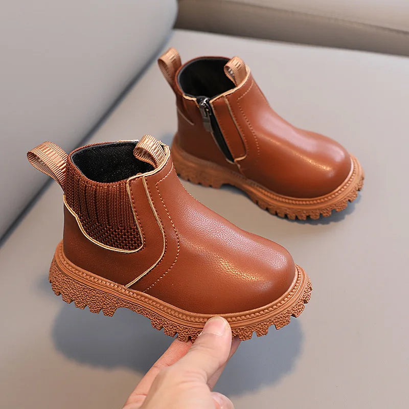 Bota de nieve para niños de piel. 